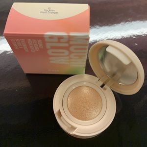 Mochi glow from kaja in toy alien